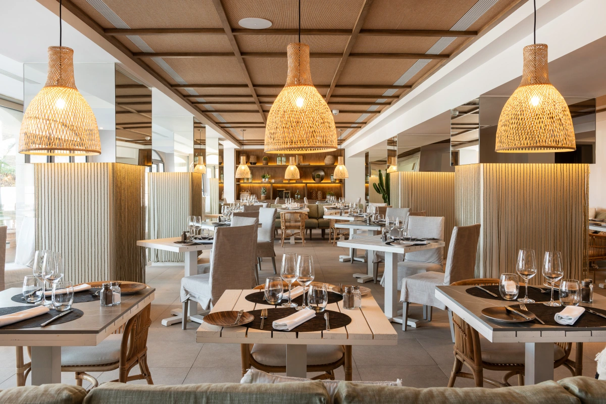 Wholesale Restaurant Furniture: 4 Ways Factory-Direct Sourcing Optimizes Your Procurement Budge