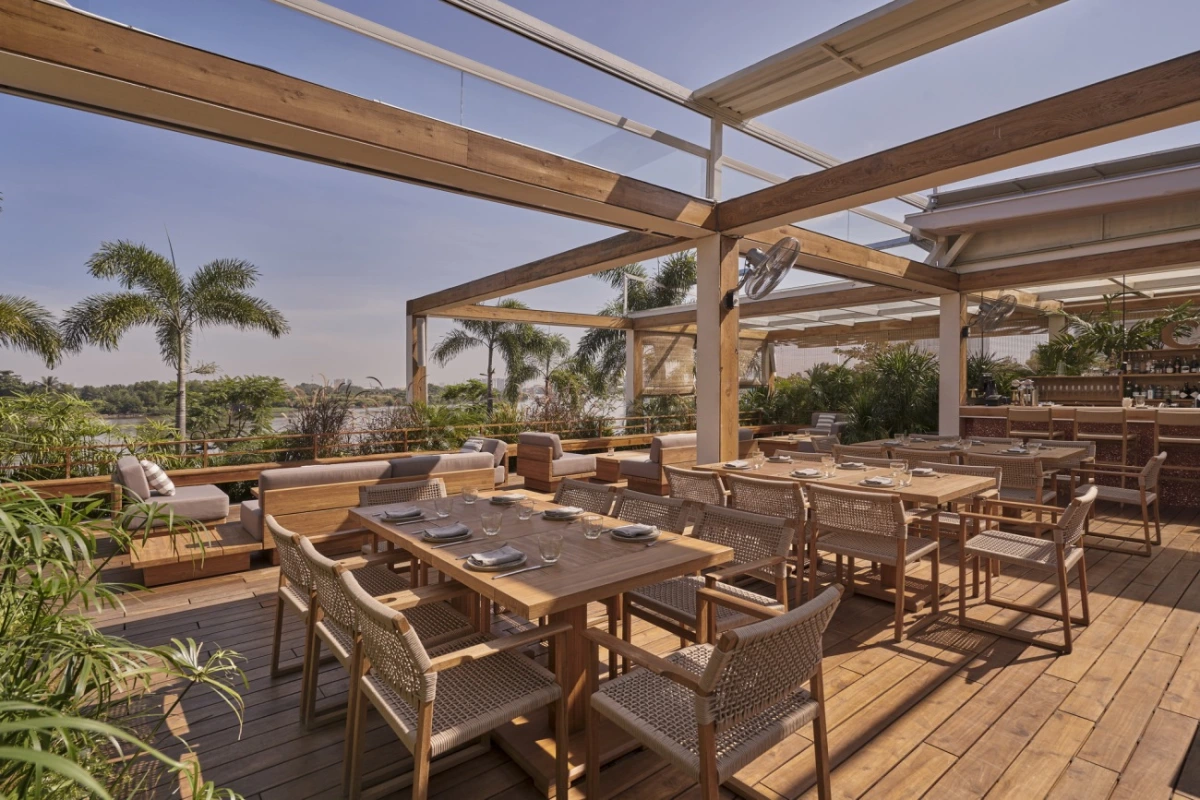 2026 Pet-Friendly Outdoor Furniture: Scratch-Proof, Hair-Resistant, Easy-Clean Seating Guide for Restaurant Patios