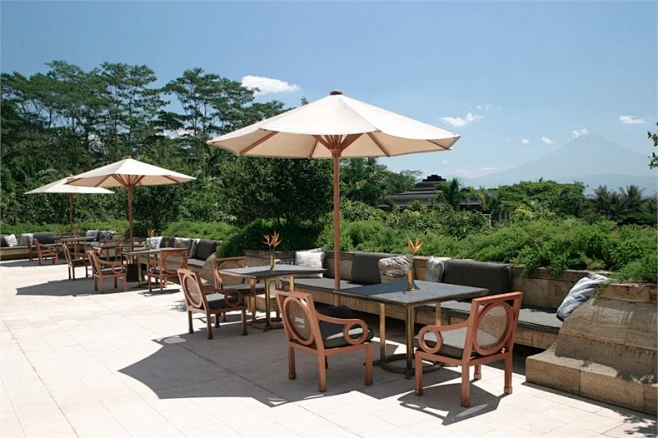 Commercial Outdoor Furniture Wind Resistance & Counterweight Calculation Guide (2026)