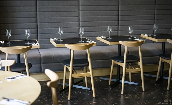 Folding chairs leaving stubborn marks? One technique triples their commercial lifespan
