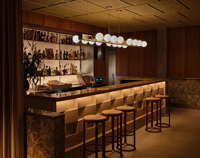 Don’t Let Bad Stools Ruin Your High-Ticket Sales: The Ultimate Commercial Bar Stool Selection & Engineering Guide